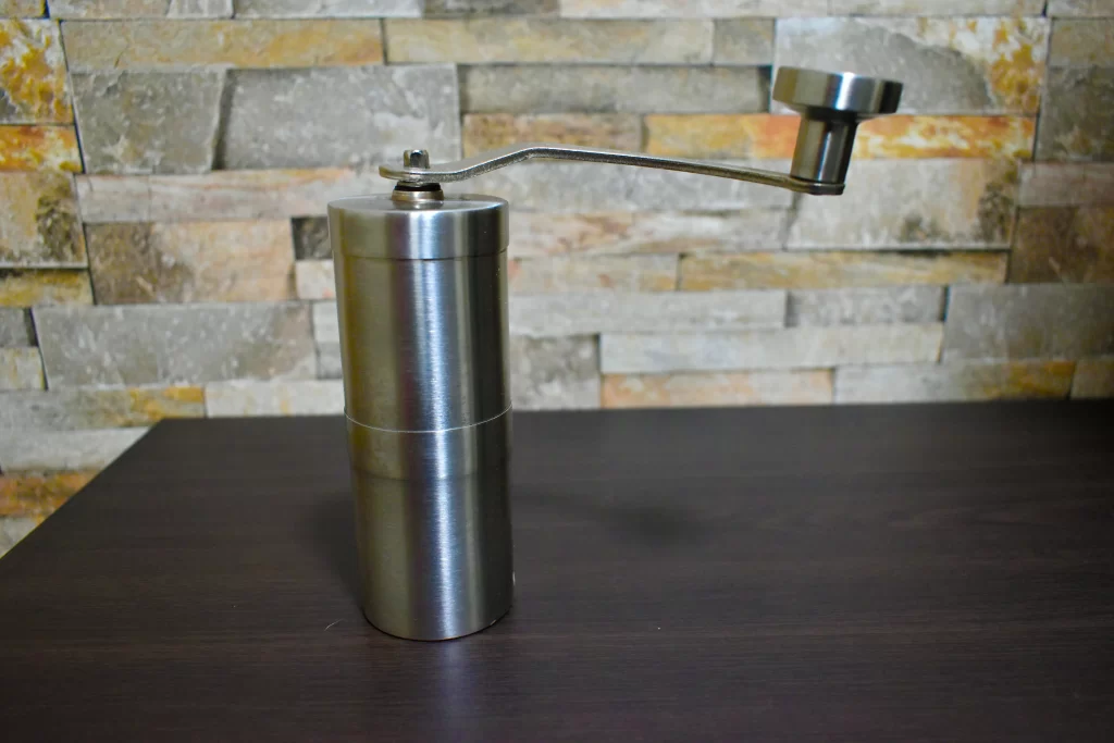 手動式コーヒーミルの見本（ステンレス）